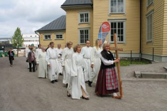 Lähetystyöntekijöitä siunattiin mediatyöhön