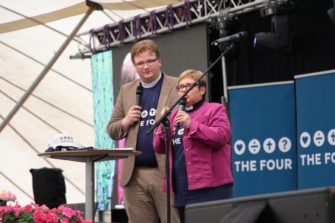 Sanan Suvipäivillä kannustettiin evankeliumin kertomiseen