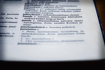 Miksi Jumala-sanan kirjoitusasu vaihtelee lehdissä?