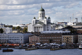 Helsingin hiippakuntaneuvosto rohkaisee pappeja vihkimään samaa sukupuolta olevia pareja