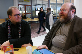 Imaami ja tutkija keskustelivat Oulun Veritas Forumissa: Aiheuttaako uskonto väkivaltaa?