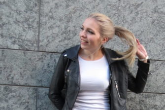 Äidin tyttö laulaa Isän armosta