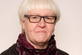 Vuoden pappi Merja Hållfast kantaa huolta vanhuksista