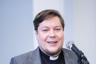 Ilmari Karimies väittelee tänään Jumalan valosta