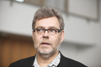 Dosentti Reino Pöyhiä: Parempi saattohoito on ilman muuta vastaus eutanasiakeskusteluun