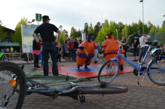 Helluntaiseurakuntien kasteluvut nousussa – pakolaistyö näkyy