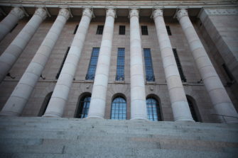 Eduskunta äänesti Timo Soinin luottamuksesta äänin 100-60