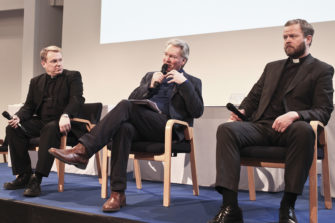 Panelistit Kirkkokansan Raamattupäivässä: Enemmän rukousta, rohkeutta ja iloista erilaisuutta yhteyttä unohtamatta