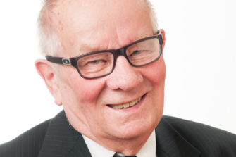 Antti Koivuniemi, 75, pätevöityi kristilliseksi terapeutiksi