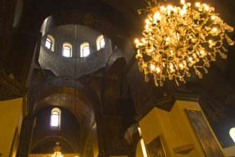 Maailman vanhimman kristillisen valtion Armenian kirkon johtaja vierailulle Suomeen