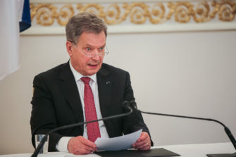 Tasavallan presidentti Sauli Niinistö Turun Kirkkopäiville emerituspiispa Eero Huovisen vieraaksi