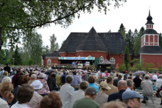 Kirkollisia juhlia kesän täydeltä