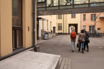 Koronaepidemia näkyy teologiopinnoissa