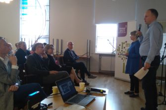 Vaikka ympärillä myllertää, ystävyysseurakuntatoiminta voi yllättävän hyvin