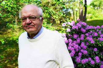 Vuoden kristillisen kirjan valitsija, lastenpsykiatri Jari Sinkkonen on poikien puolustaja
