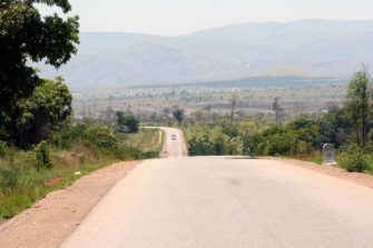 Seurakuntanuoria kuljettanut linja-auto syöksyi rotkoon Madagaskarilla