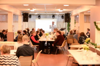 Tampereen ja Keuruun helluntailaiset uudistivat jumalanpalvelusta