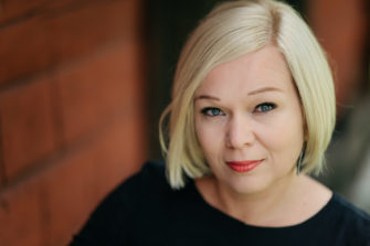 Runoilija Elina Salminen: ”Luovuudelle löytyi tilaa, kun hellitin oravanpyörästä”