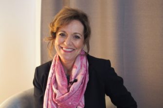 Toivoa naisille/Hanna-työn johtaja Peggy Banks oli itse väkivaltaisen suhteen uhri
