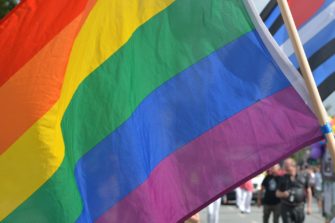 Lapuan tuomiokapituli antoi varoituksen homopareja vihkineille papeille