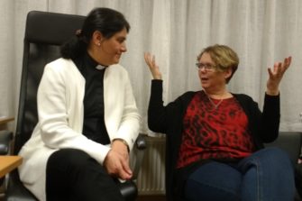 Ruotsissa rukouskalenteri kääntyy tigrinjan kielelle ja kristityksi kääntyneiden iranilaisten määrä kasvaa