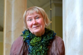 Kirjoittajaohjaaja Pirkko Böhm-Sallamo: ”Nuorena olin hyvin arka. Olin nupussa, mutta Jumala avasi nuppuni tätä työtä varten.”