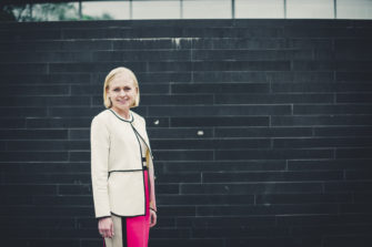 Elina Lepomäki: ”Suomi on haastava maa keskiarvosta poikkeaville”