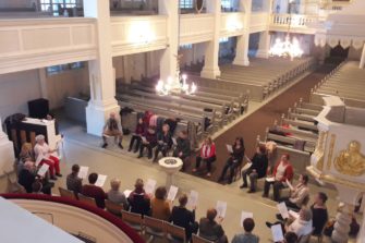 Kuka tahansa voi oppia laulamaan ja liittyä kuoroon, lupaa kanttori