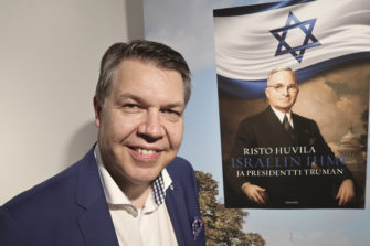 Risto Huvila kirjoitti kirjan presidentti Harry S. Trumanin roolista Israelin valtion synnyssä