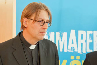 Piispaehdokas Jukka Hautala: Maahanmuuttajien kotouttaminen hyvä reaktio kirkolta