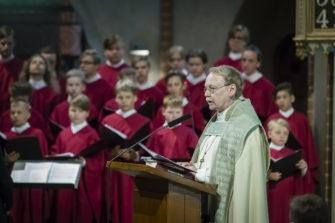 Arkkipiispa Kari Mäkinen läksiäissaarnassaan: Jumala on läsnä sielläkin, missä vähiten osaisi odottaa