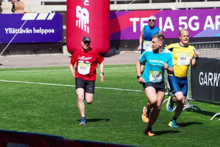 Helsinki City Run -juoksijoita