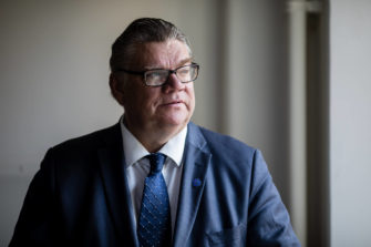 Ulkoministeri Soini viettää juhlavuotta katolilaisena muttei ole vielä rukoillut pääministeri Sipilän kanssa