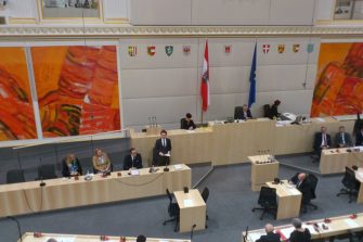 Itävalta karkottaa 60 imaamia ja sulkee seitsemän moskeijaa