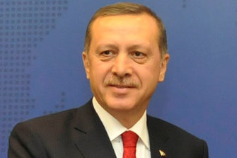Turkin presidentti Erdogan puhuu uskonsodasta viitatessaan Itävallan imaamien karkottamispäätökseen