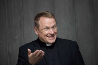 Sanan Suvipäivillä Kangasniemellä puhutaan valosta, toivosta ja yhteydestä