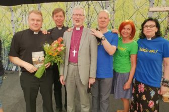 Sanan Suvipäivät opetti enkeleistä ja rukoili sadetta viljelijöille