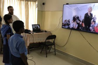 Bangladeshin koululapsilla virtuaaliyhteys Turkuun