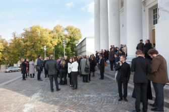 Kirkon akateemisten jäsentutkimus 2018: Pappien asennoituminen samaa sukupuolta olevien vihkimiseen muuttunut nopeasti myönteisemmäksi