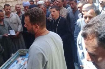 Egyptin kristityt joutuvat viettämään hautajaisia kaduilla suljettujen kirkkojen johdosta