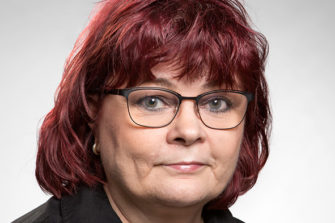 Liisa Penttisen väitöstutkimus kuvaa diakoniatyön kehittymistä vaivaishoidosta seurakuntadiakoniaan