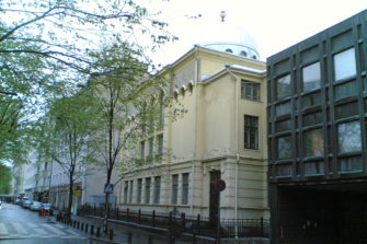 Myös kaksi islam-taustaista valtuutettua allekirjoitti aloitteen synagogan turvallisuudesta
