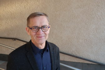 Dosentti Timo Junkkaala ruotii emeritusarkkipiispa John Vikströmin avioliittokirjoitusta: Mukautumista vai vastarintaa