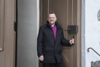 Piispa Jari Jolkkonen tapaa paavi Franciscuksen