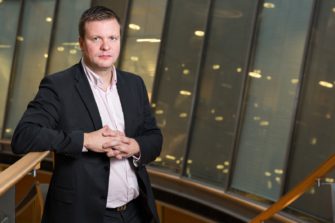 Mitä vanha puolue tarjoaa uusin silmin katsovalle, kysyy Radio Dein vaalitentti demareilta