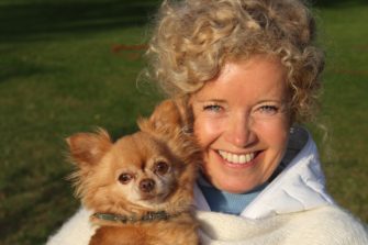 Paripsykoterapeutti Hanna Pinomaa: Tie hyvään tunnesuhteeseen kulkee haavoittuvuuden kautta