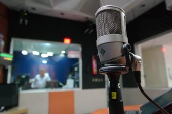 Vertaistukea afgaaniuskoville radion välityksellä