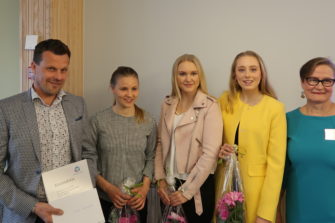 Tyttöjen U17-jalkapallomaajoukkueelle NNKY:n tunnustuspalkinto