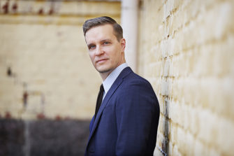 Kirjailija Joonas Konstig: Olen avioliiton ja perheen puolella