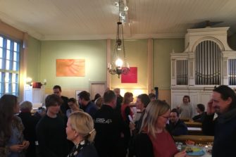 Littoisten kirkko avautui taidegalleriana, alttaritaulu vaihtuu näyttelyn myötä